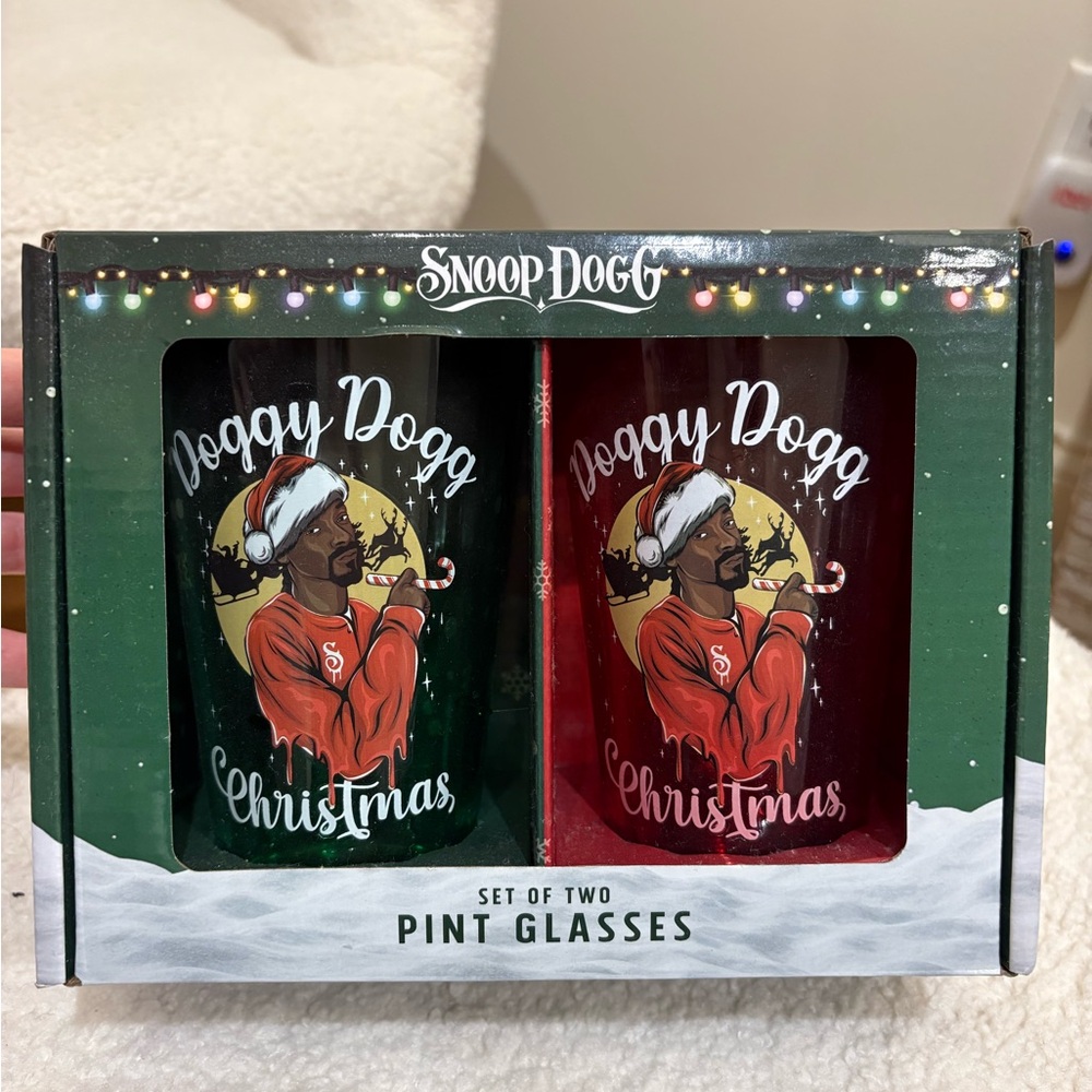 Snoop Dogg On the Stoop Christmas Pint Glasses Set